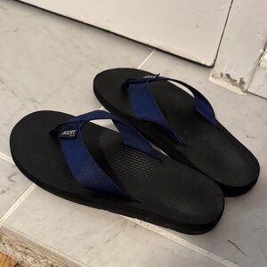 Scott Men's Black and Navy Flip Flops